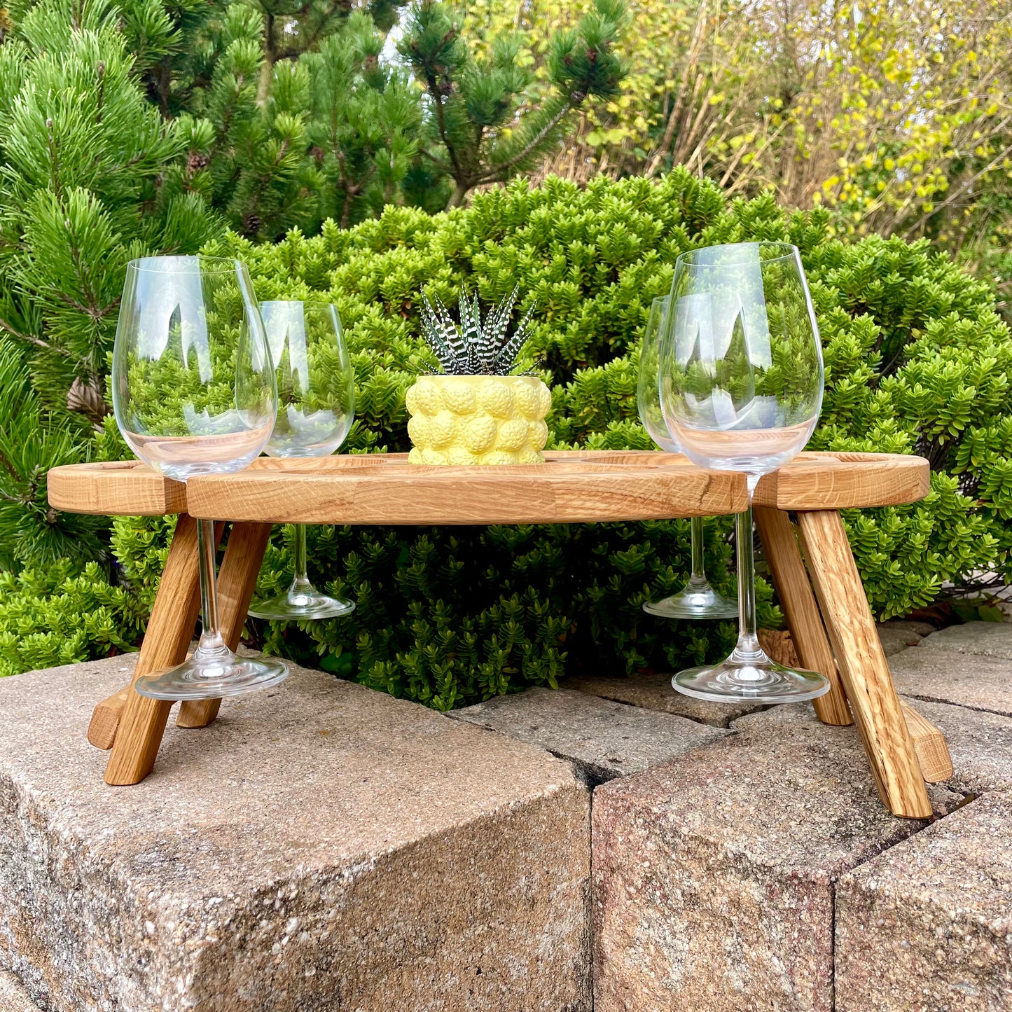 Multifunktionaler Weintisch aus Eichenholz – Klappbares Serviertablett für Picknick, Camping & Zuhause