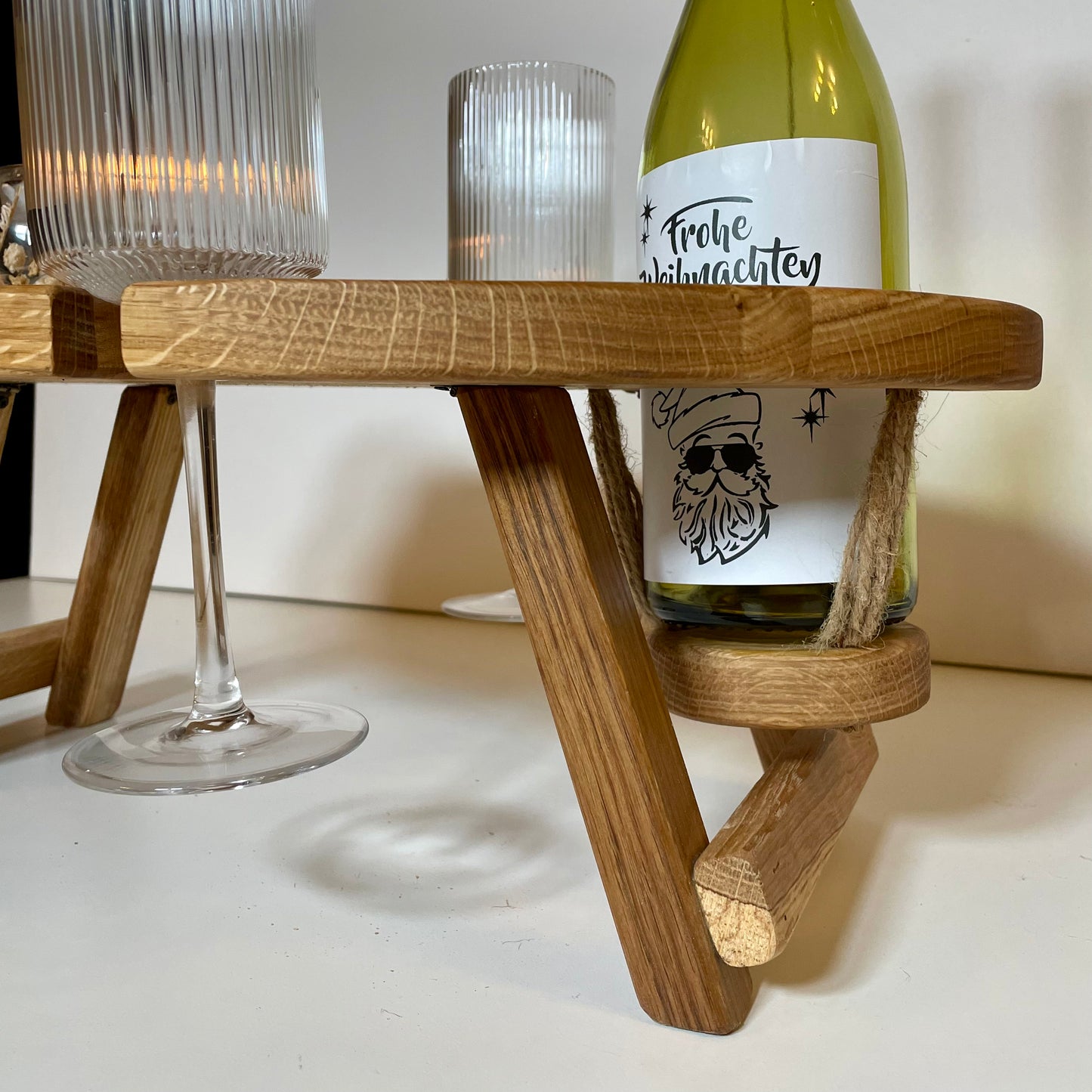 Ovaler Klappbarer Weintisch aus Eichenholz – Für Picknick, Couch & Weinliebhaber