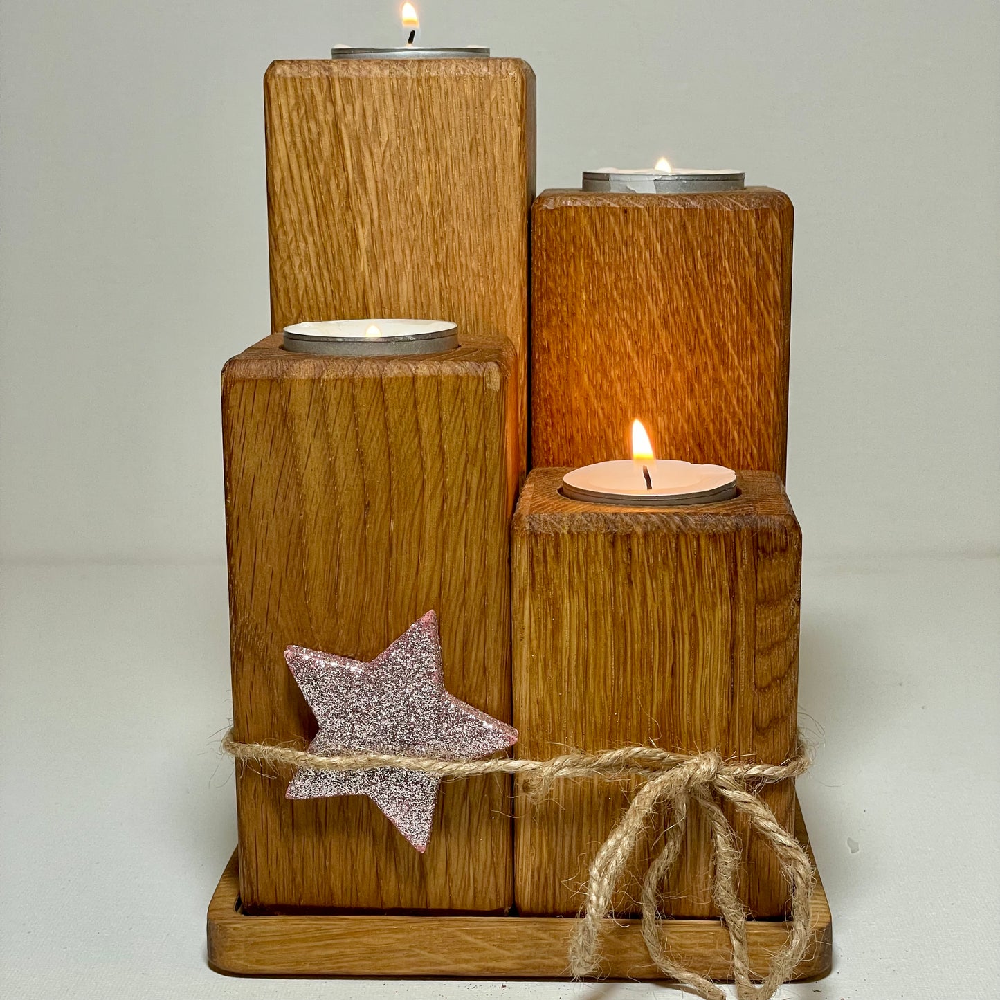 Adventskranz aus Eichenholz – 4er-Kerzenhalter-Set mit Unterbrett für Teelichter