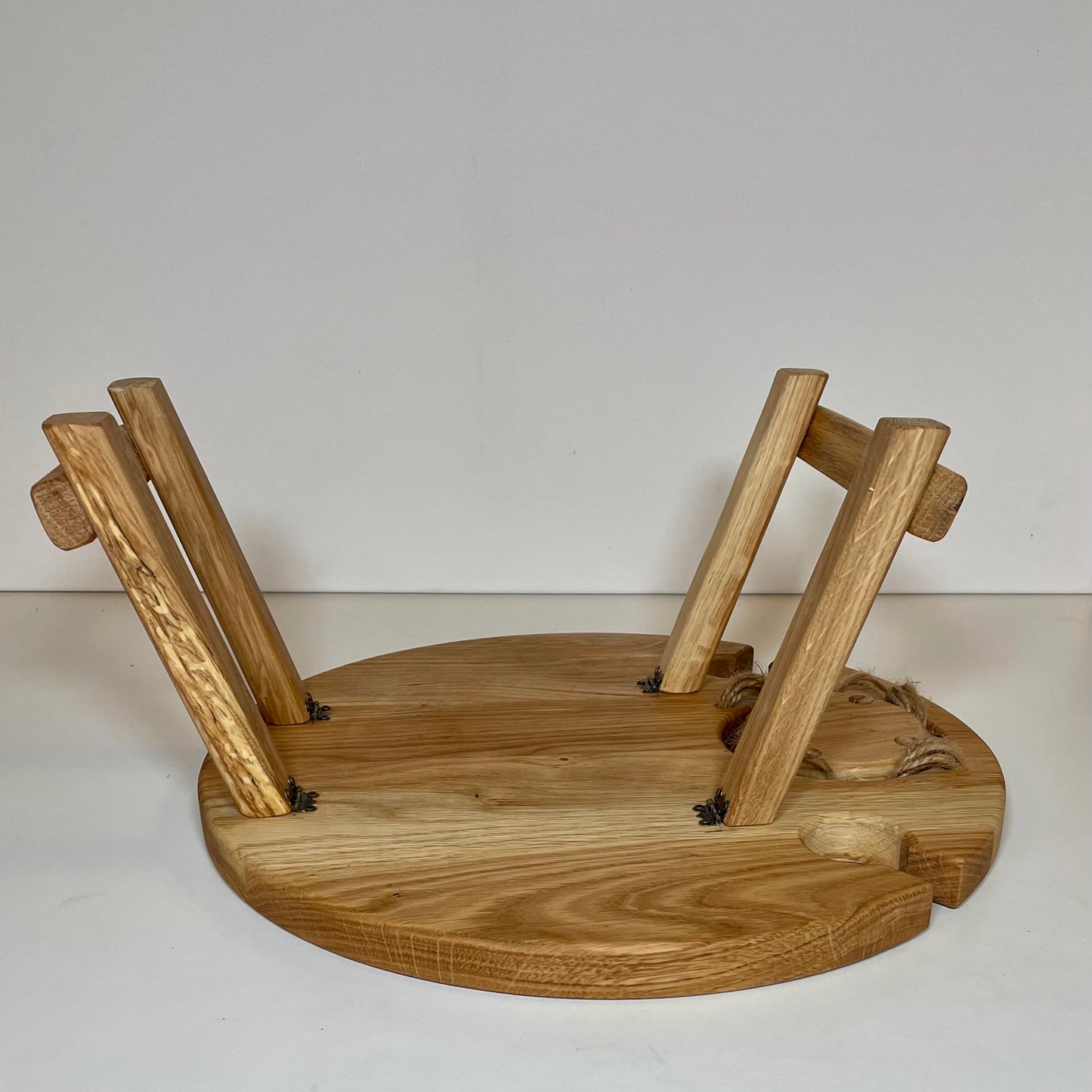 Personalisierter Klappbarer Weintisch aus Eichenholz – Perfekt für Picknick, Garten & Couch