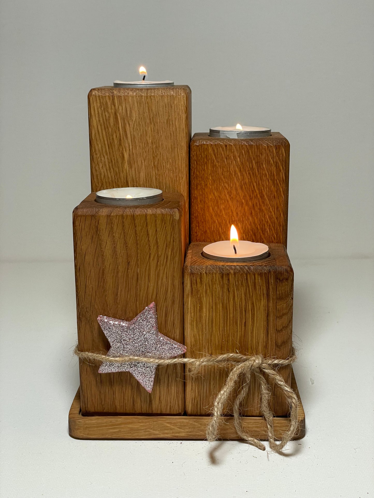 Adventskranz aus Eichenholz – 4er-Kerzenhalter-Set mit Unterbrett für Teelichter