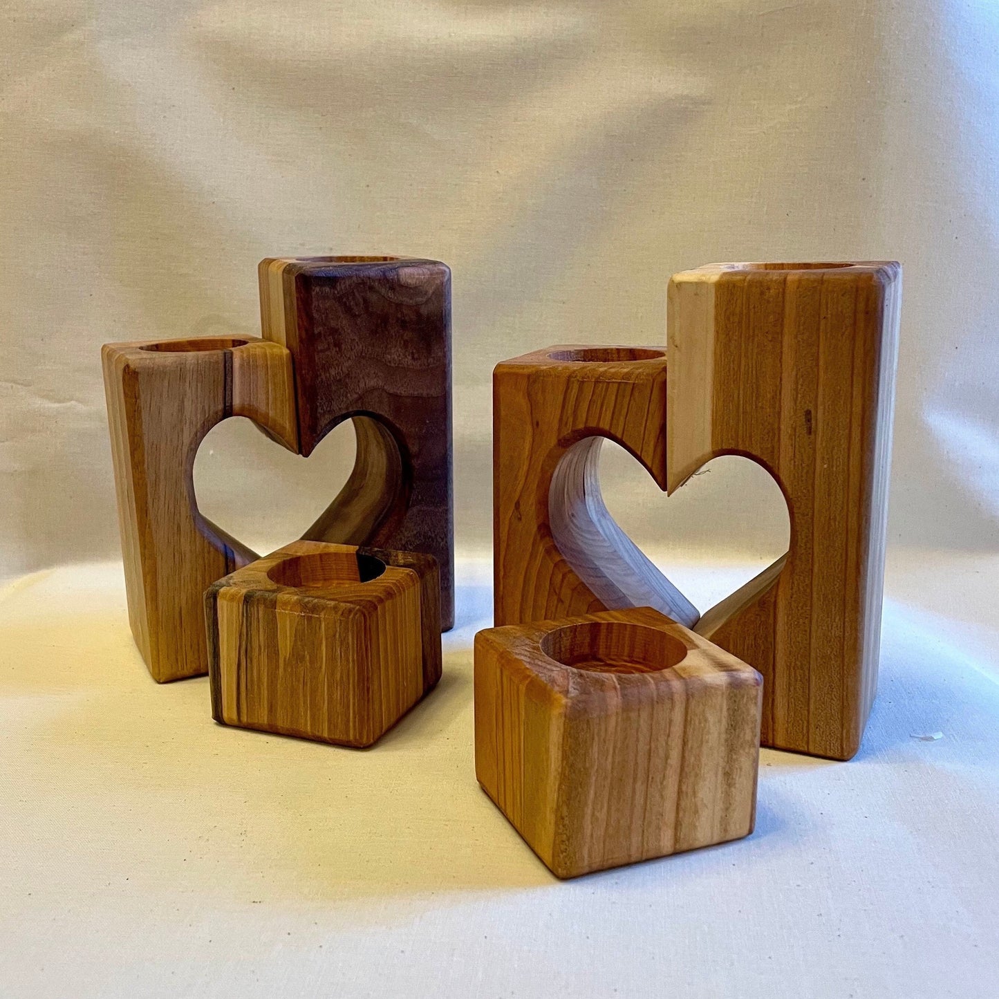 Teelichthalter in Herzform (3er-Set) aus Nussbaum- oder Kirschholz – personalisierbar & handgefertigt