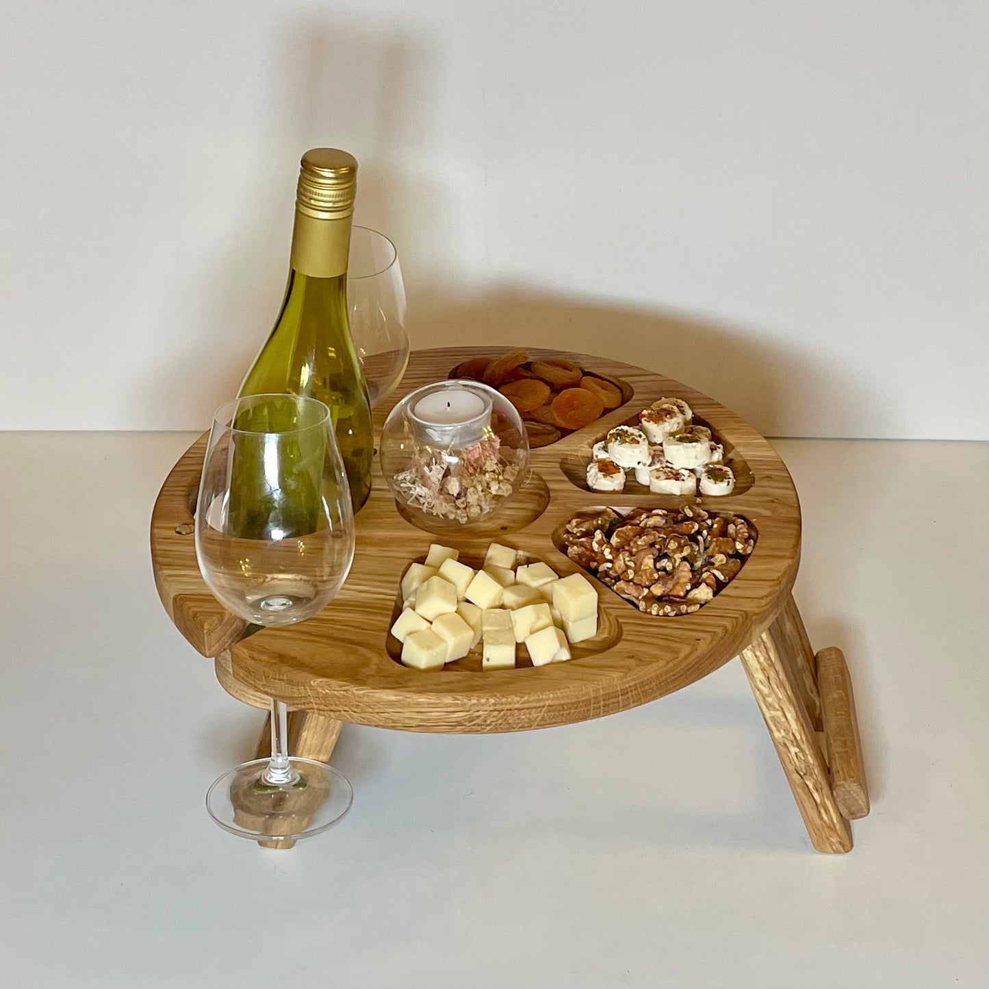 Personalisierter Klappbarer Weintisch aus Eichenholz – Perfekt für Picknick, Garten & Couch