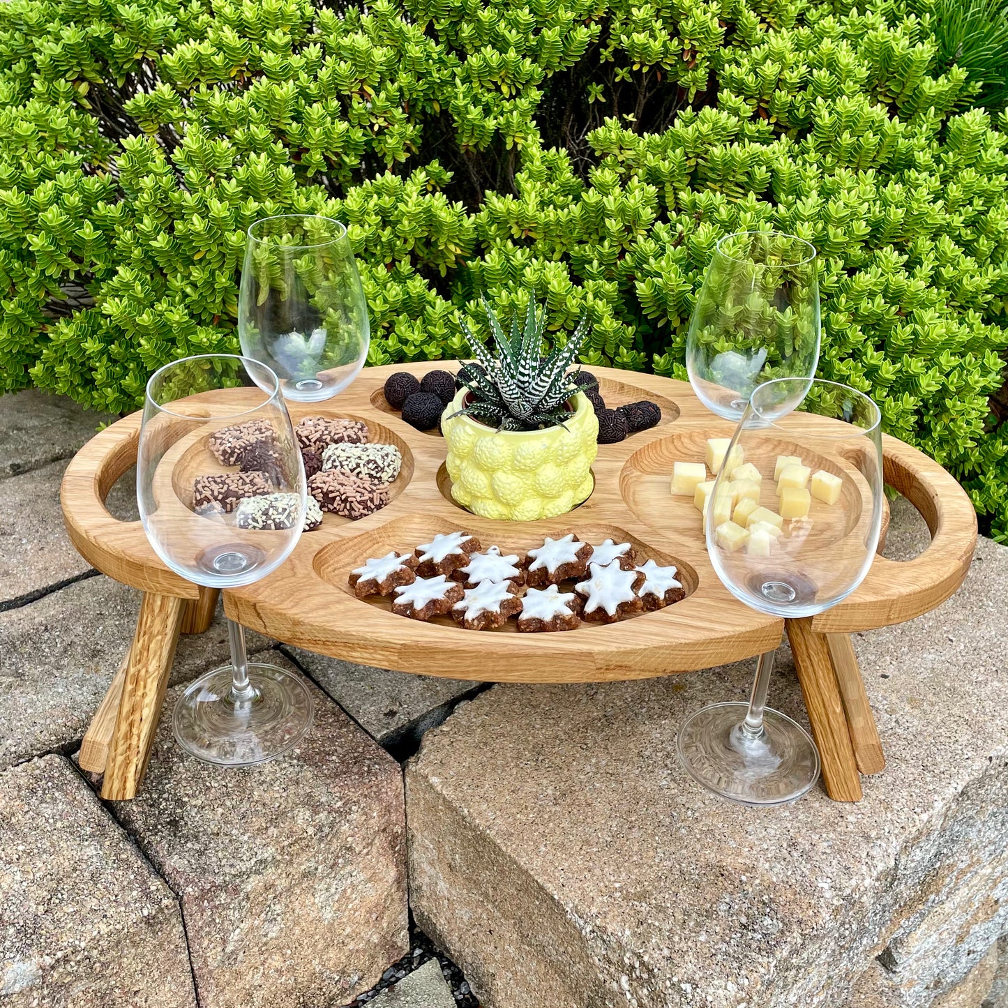 Multifunktionaler Weintisch aus Eichenholz – Klappbares Serviertablett für Picknick, Camping & Zuhause