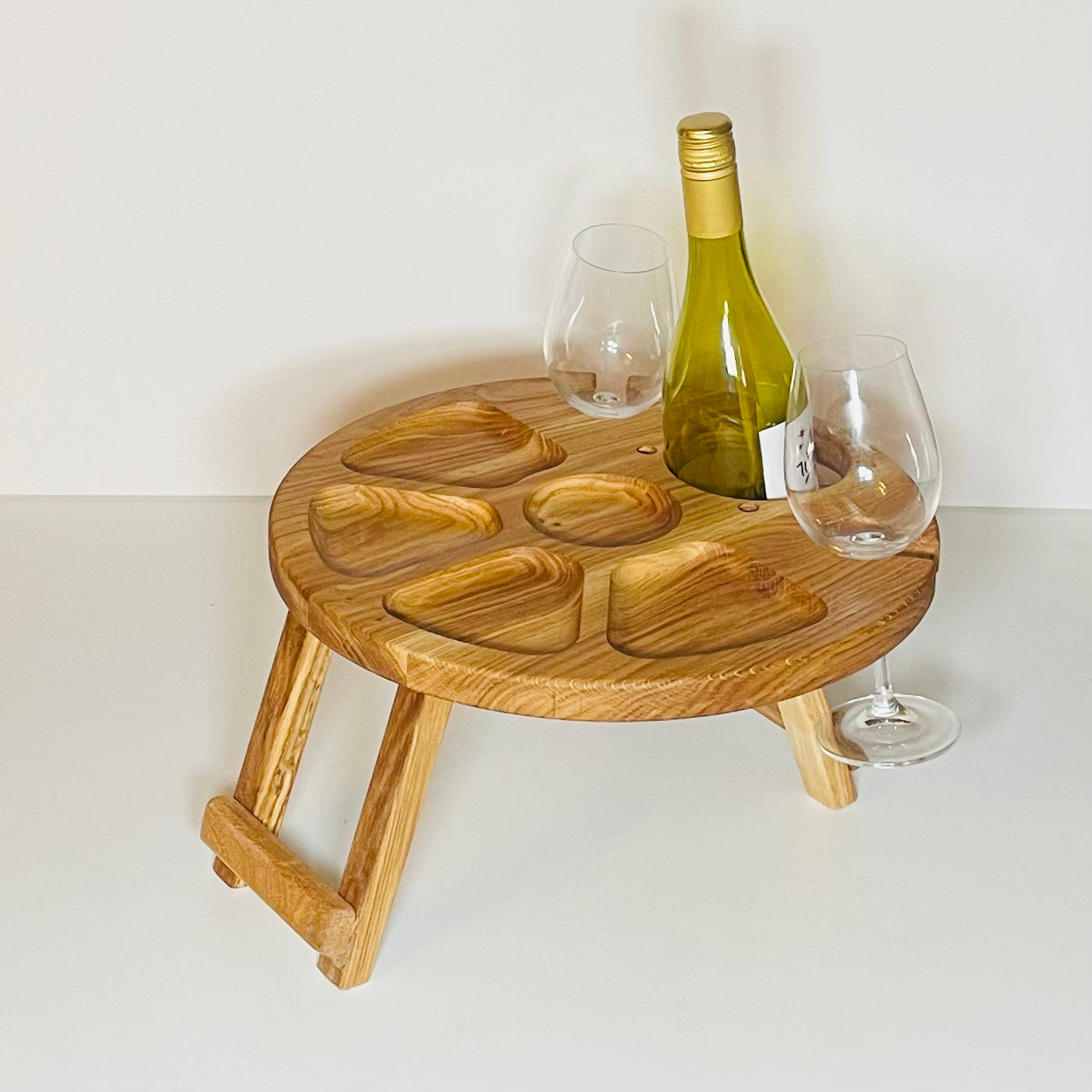 Personalisierter Klappbarer Weintisch aus Eichenholz – Perfekt für Picknick, Garten & Couch