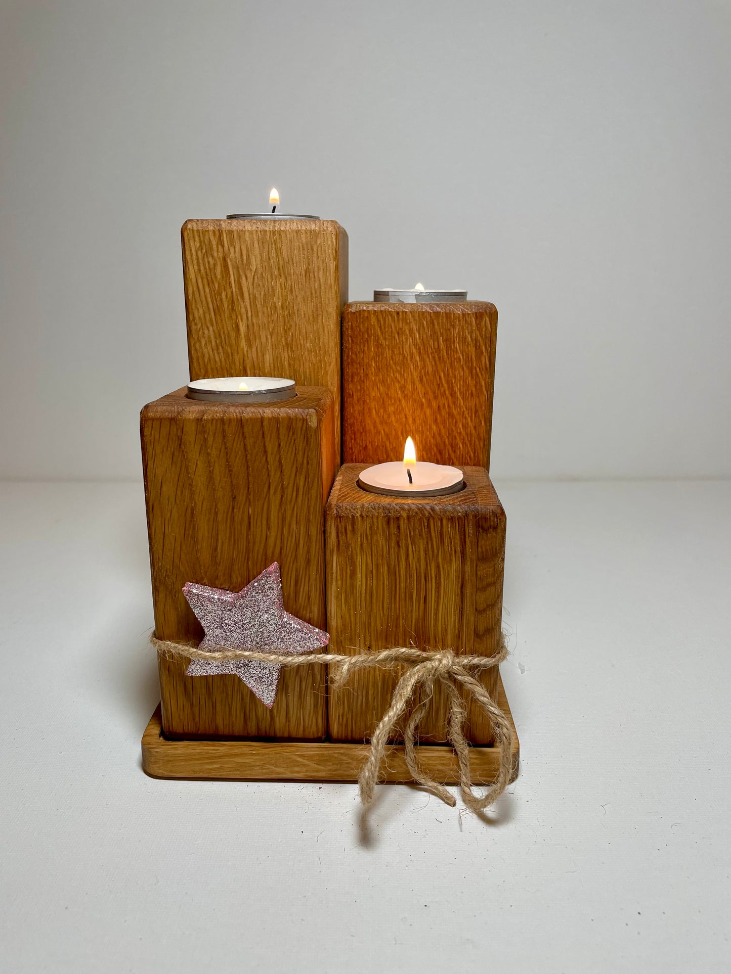 Adventskranz aus Eichenholz – 4er-Kerzenhalter-Set mit Unterbrett für Teelichter