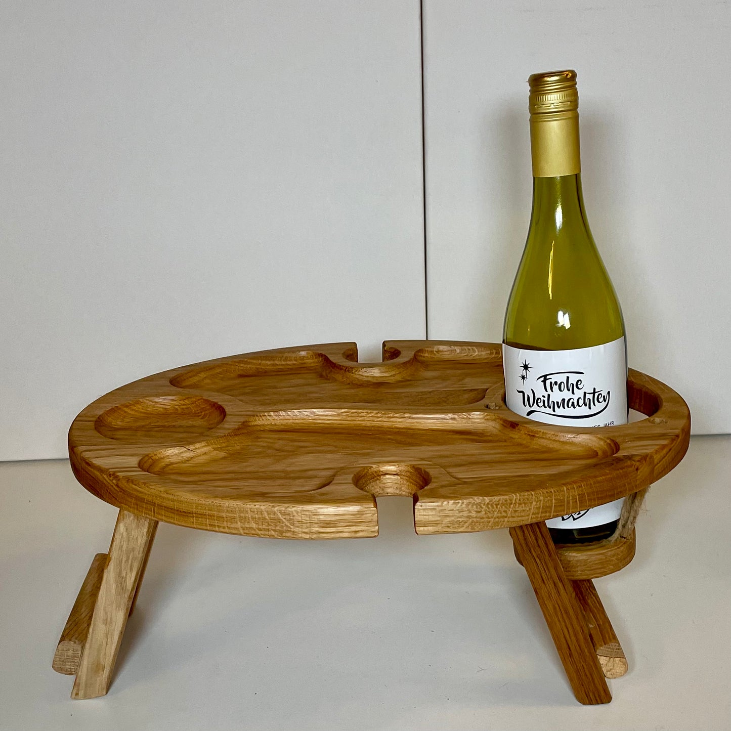 Ovaler Klappbarer Weintisch aus Eichenholz – Für Picknick, Couch & Weinliebhaber