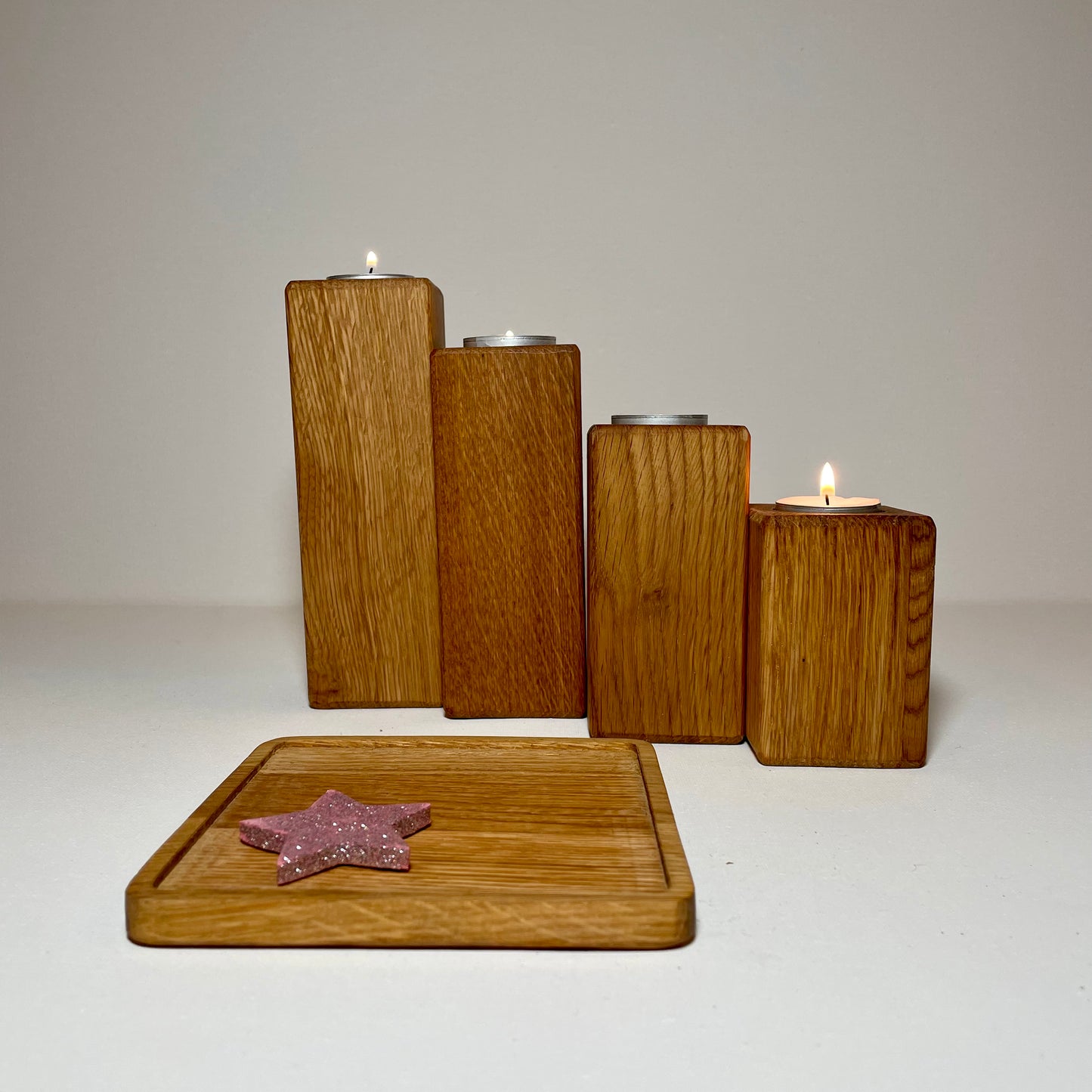 Adventskranz aus Eichenholz – 4er-Kerzenhalter-Set mit Unterbrett für Teelichter