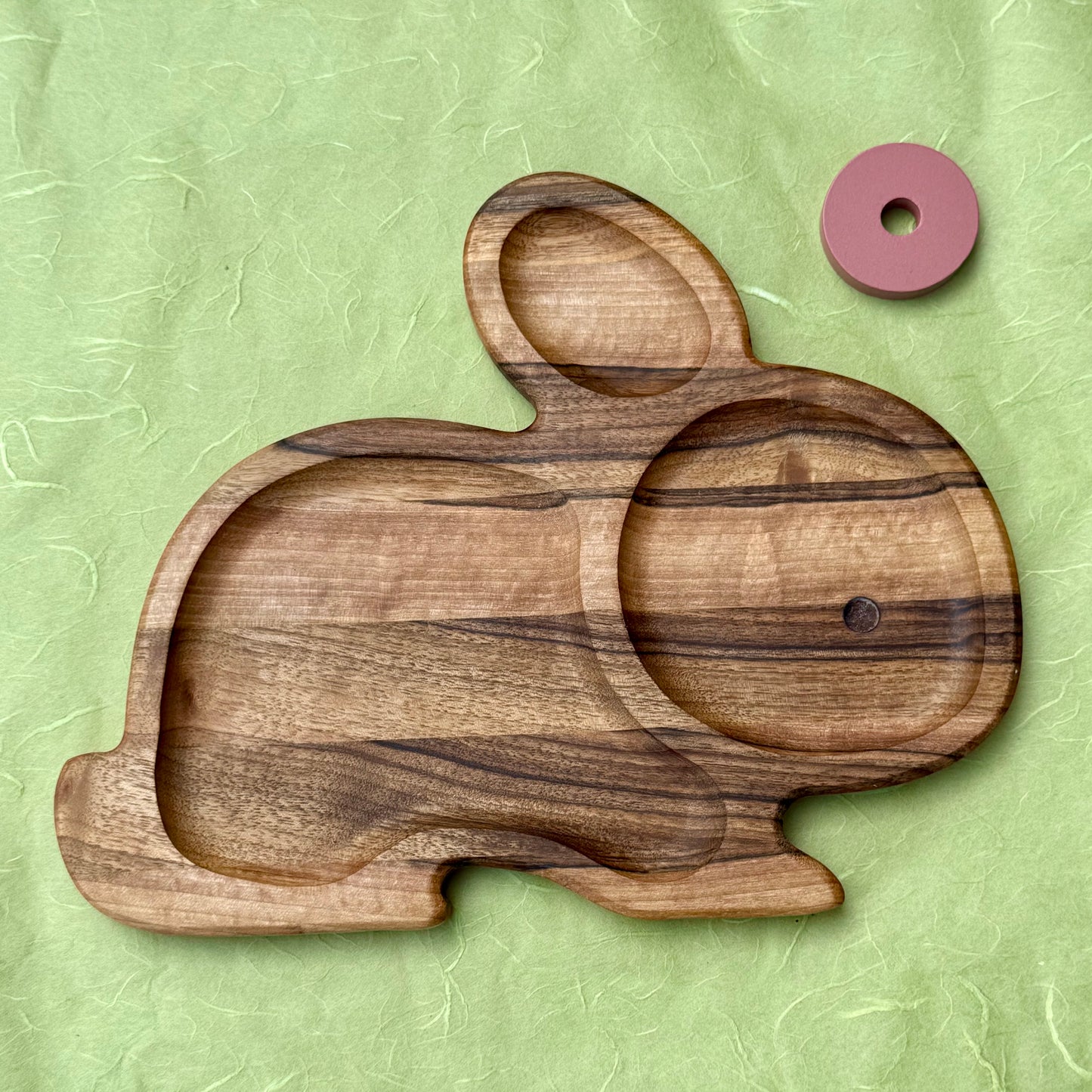 Kinderteller aus Walnussholz – Tierform, Holzteller mit Trennwand, Montessori Geschirr Kinder, Frühstücksteller Kinder, handmade wooden plate