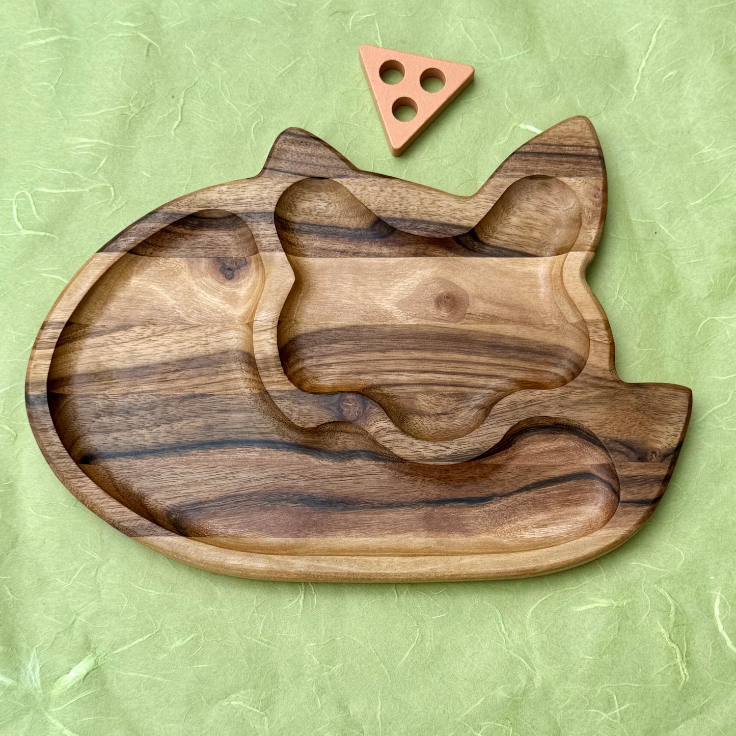 Kinderteller aus Walnussholz – Tierform, Holzteller mit Trennwand, Montessori Geschirr Kinder, Frühstücksteller Kinder, handmade wooden plate