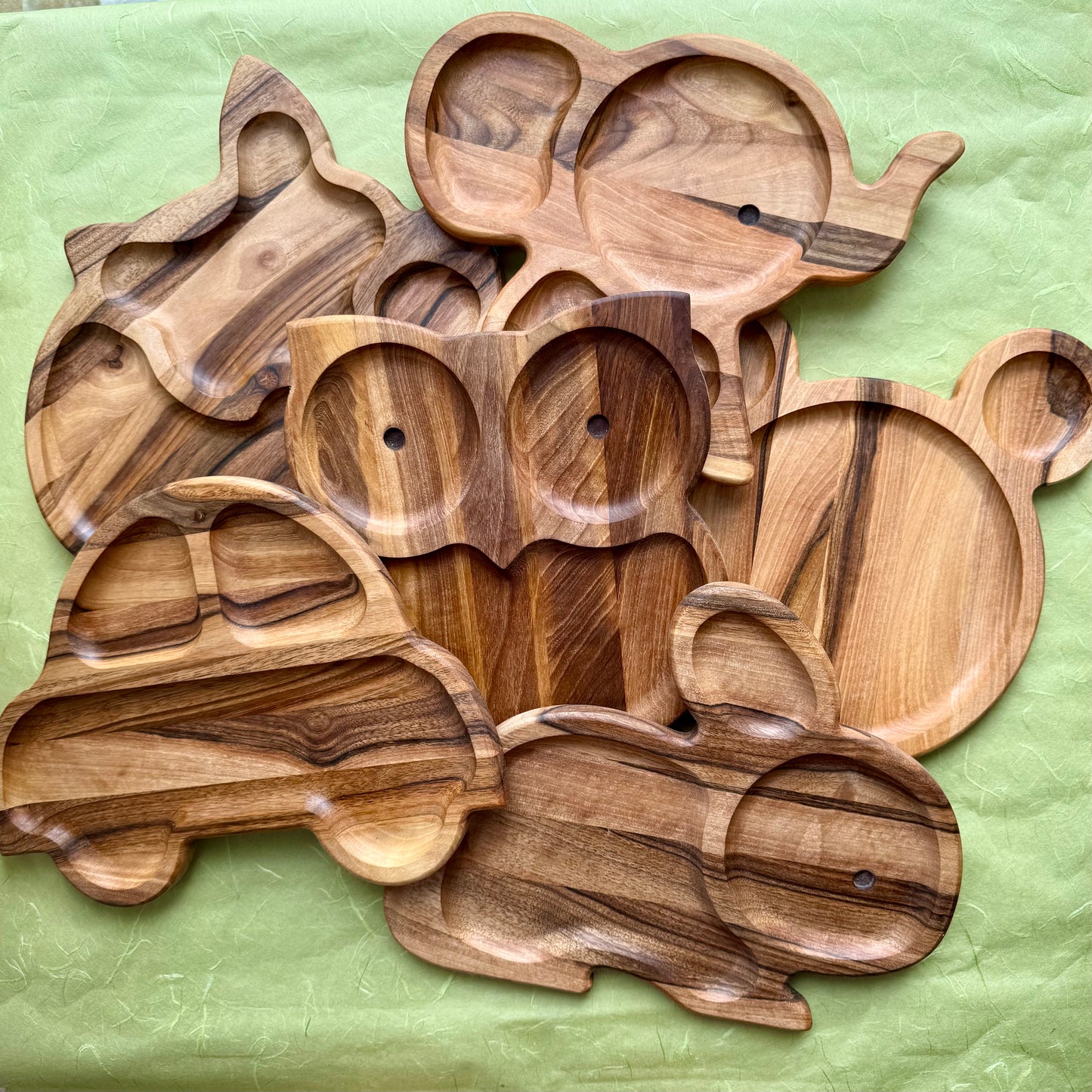 Kinderteller aus Walnussholz – Tierform, Holzteller mit Trennwand, Montessori Geschirr Kinder, Frühstücksteller Kinder, handmade wooden plate