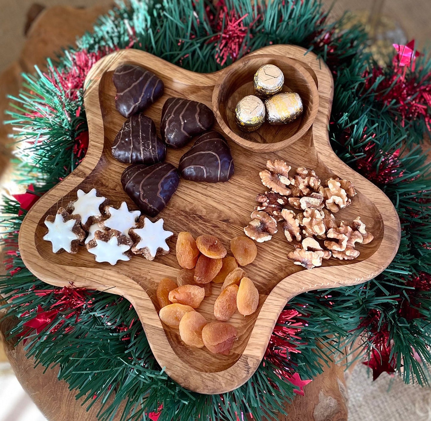 Holzteller in Sternform aus Eichenholz – Weihnachtliches Servierbrett & Dekoelement