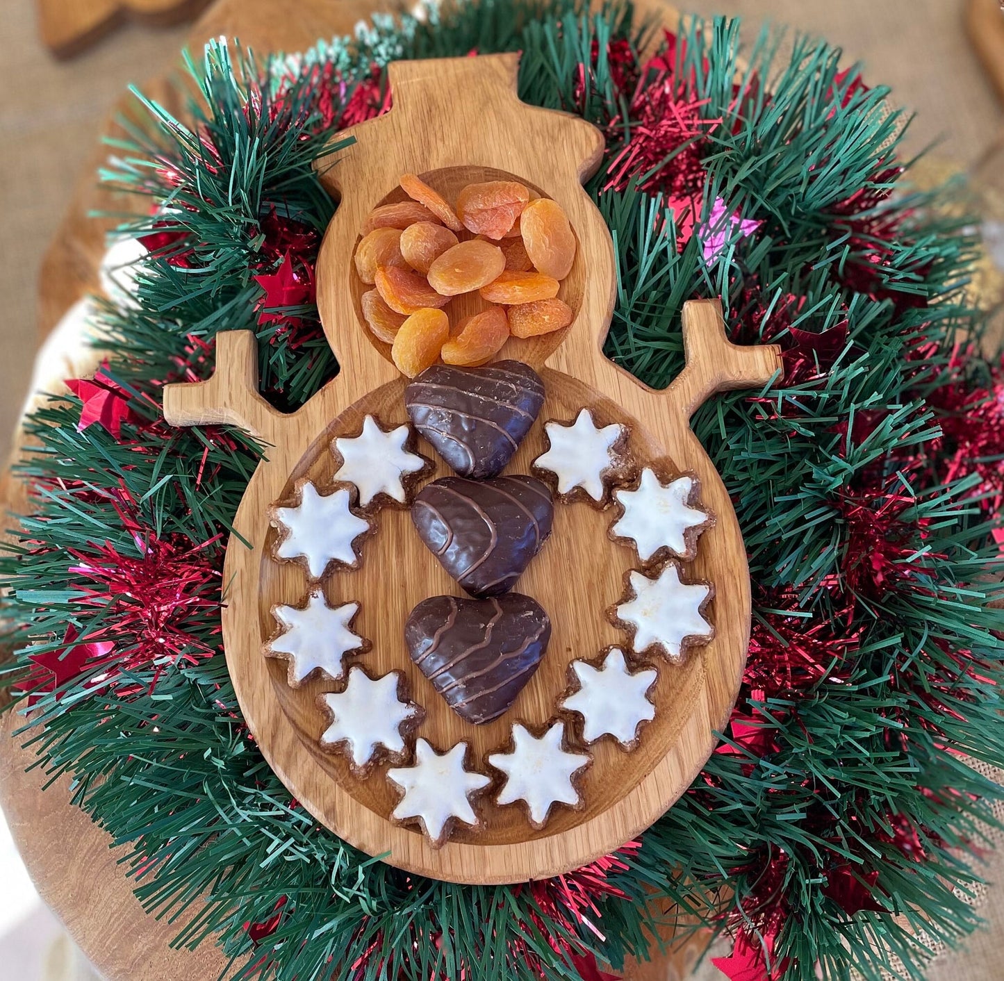Holzteller in Schneemannform aus Eichenholz – Festliches Servierbrett & Weihnachtsdeko