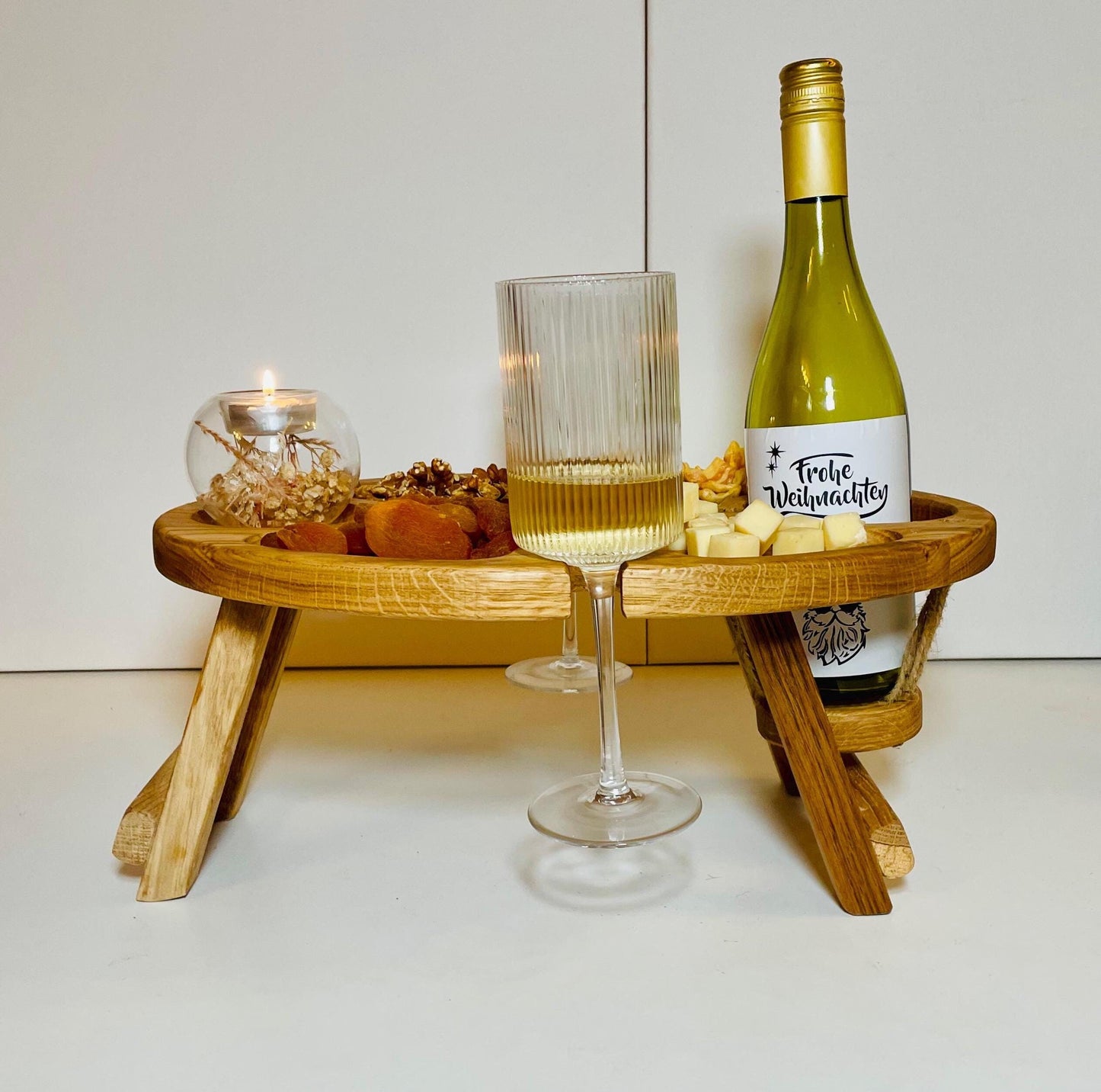 Weintisch aus Eichenholz, Picknicktisch, Cocktailtisch für Weinliebhaber, Couchtisch, Tablett Holztisch, Geschenk, Weihnachten, Geburtstag.