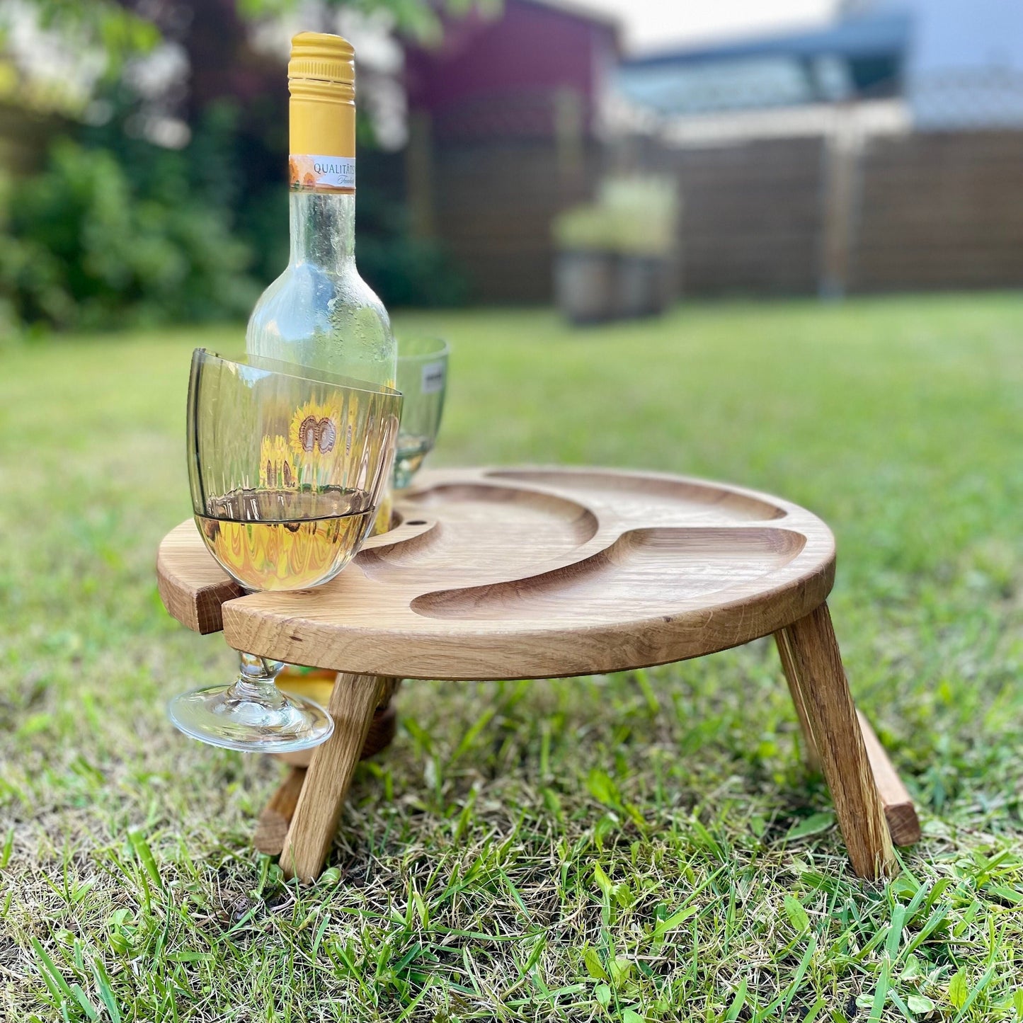 Personalisierter Klappbarer Weintisch aus Eichenholz – Perfekt für Picknick, Camping & besondere Anlässe