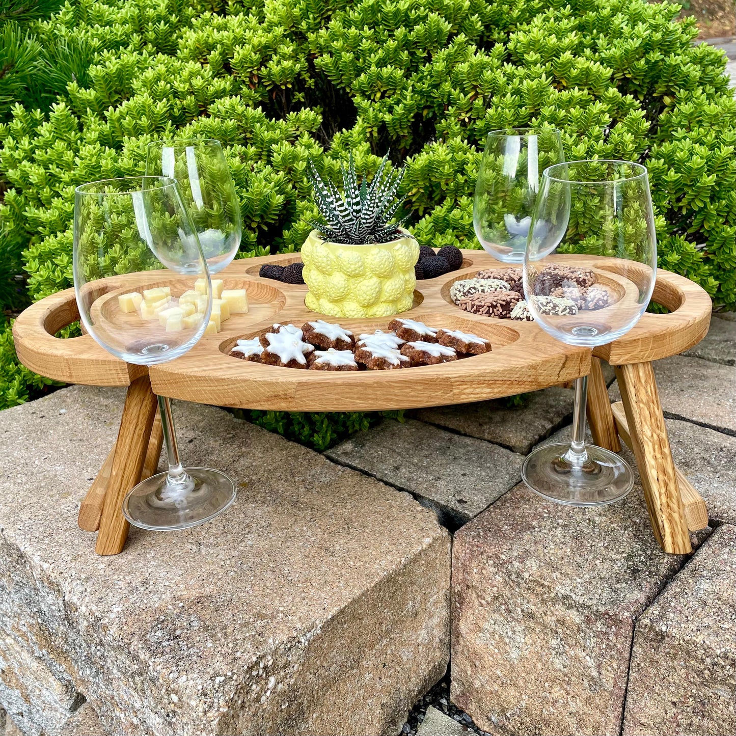 Multifunktionaler Weintisch aus Eichenholz – Klappbares Serviertablett für Picknick, Camping & Zuhause