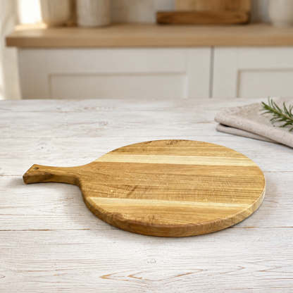 Rundes Pizzabrett aus Massivholz mit Griff – Schneidebrett & Servierbrett, optional mit Gravur