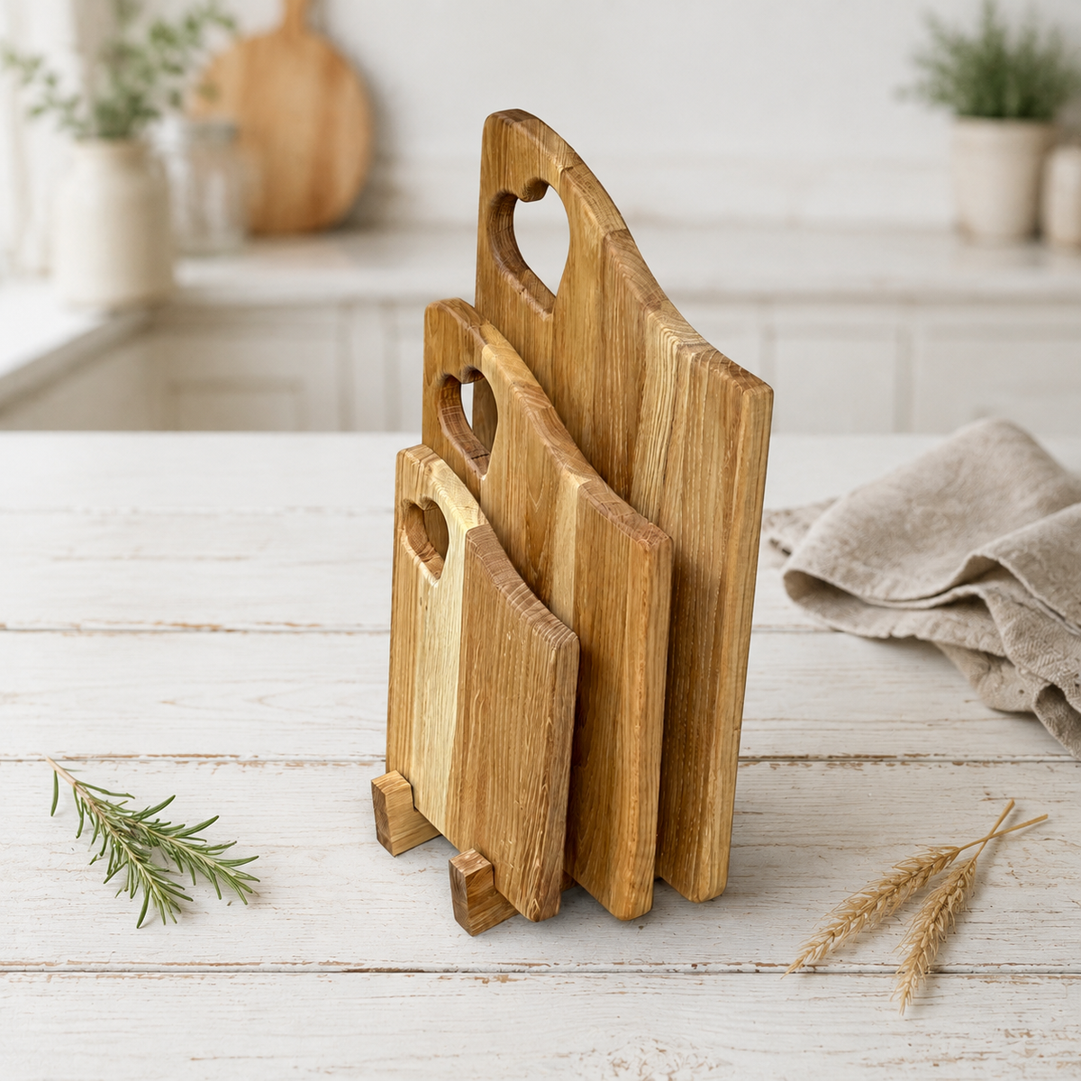 Schneidebrett-Set aus Eiche mit Halter – 3 massive Holzbretter mit Herzgriff | Servier- & Frühstücksbretter