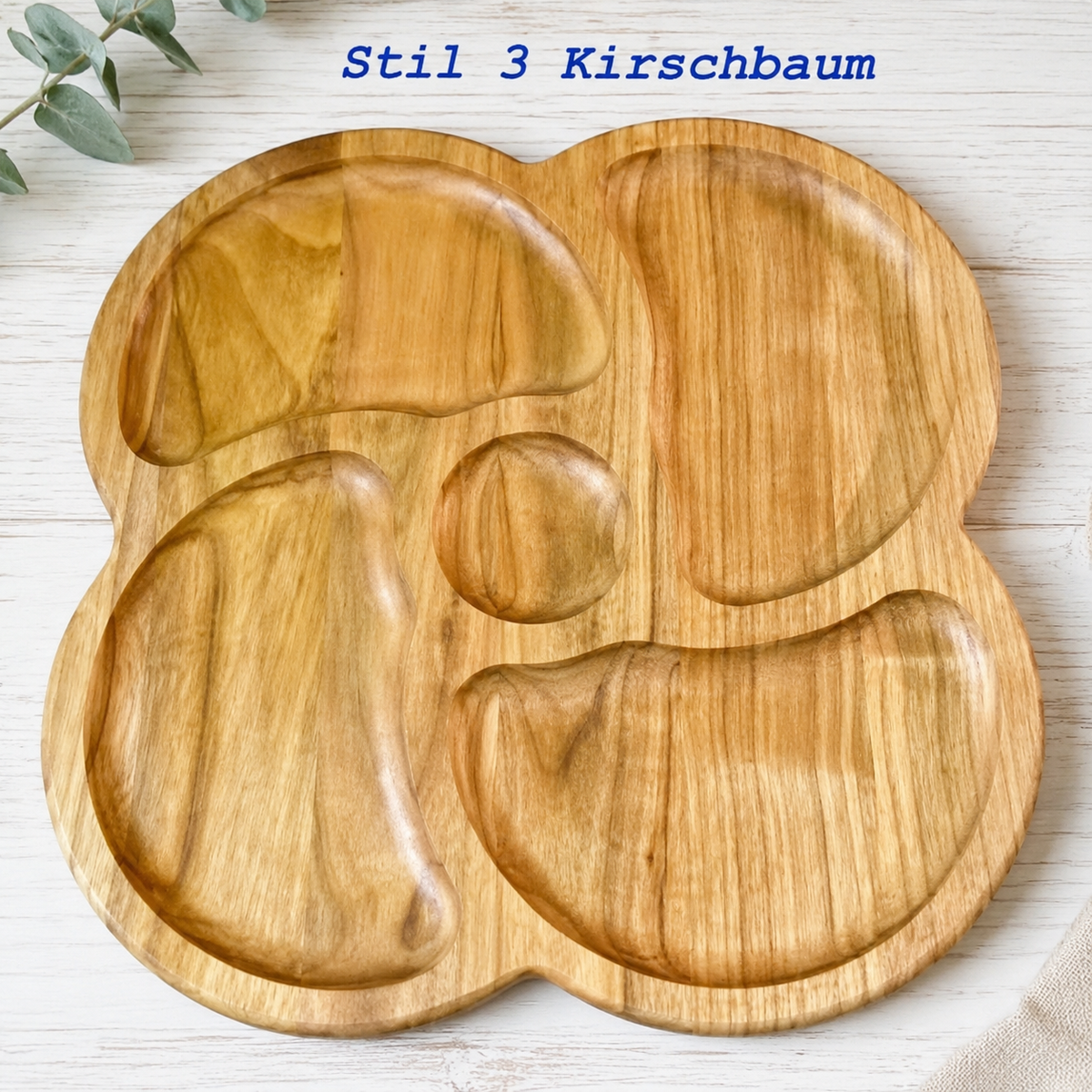 Holzteller, Servierplatte aus Eiche oder Kirschbaum mit getrennten Fächern für Nüsse, Obst, Käse, Datteln und Snacks.