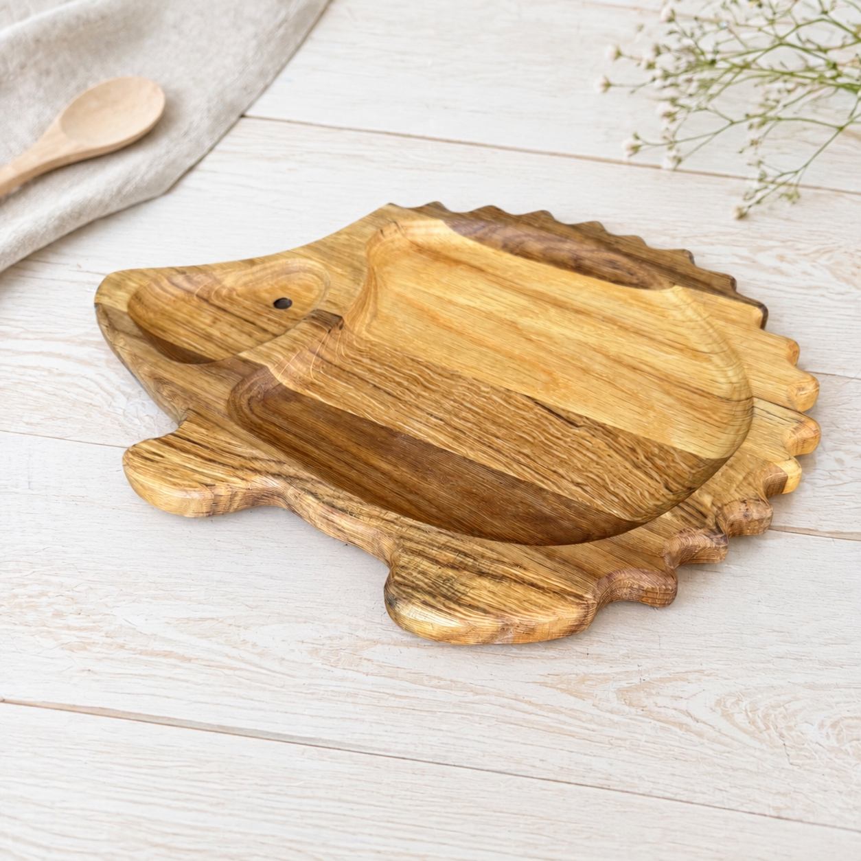 Holz-Kinderteller Igel mit Unterteilung – Snack-Tablett aus Eichenholz