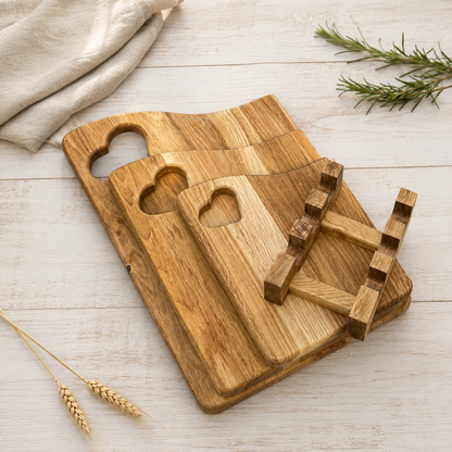 Schneidebrett-Set aus Eiche mit Halter – 3 massive Holzbretter mit Herzgriff | Servier- & Frühstücksbretter