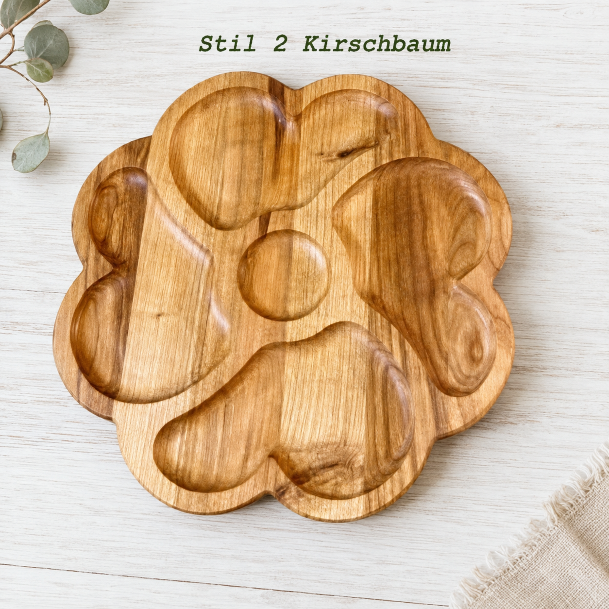 Holzteller, Servierplatte aus Eiche oder Kirschbaum mit getrennten Fächern für Nüsse, Obst, Käse, Datteln und Snacks.