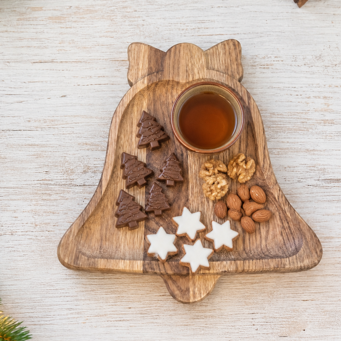 Weihnachtsplatte Glocke aus Eichenholz – Servierbrett & Adventsdeko für Plätzchen, Kerzen und Zapfen