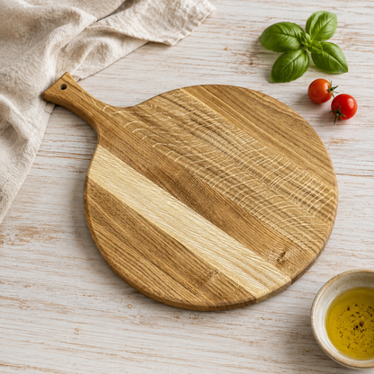 Rundes Pizzabrett aus Massivholz mit Griff – Schneidebrett & Servierbrett, optional mit Gravur