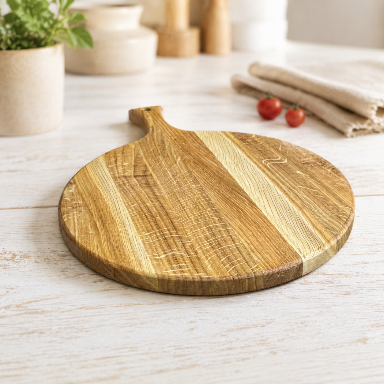 Rundes Pizzabrett aus Massivholz mit Griff – Schneidebrett & Servierbrett, optional mit Gravur