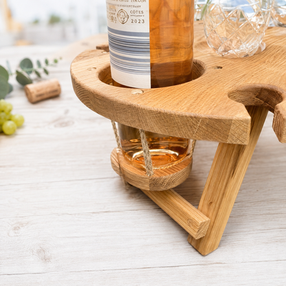 Weinbar aus Eiche – klappbarer Picknicktisch mit Flaschenhalter & 2 Glashaltern, Geschenk für Paare
