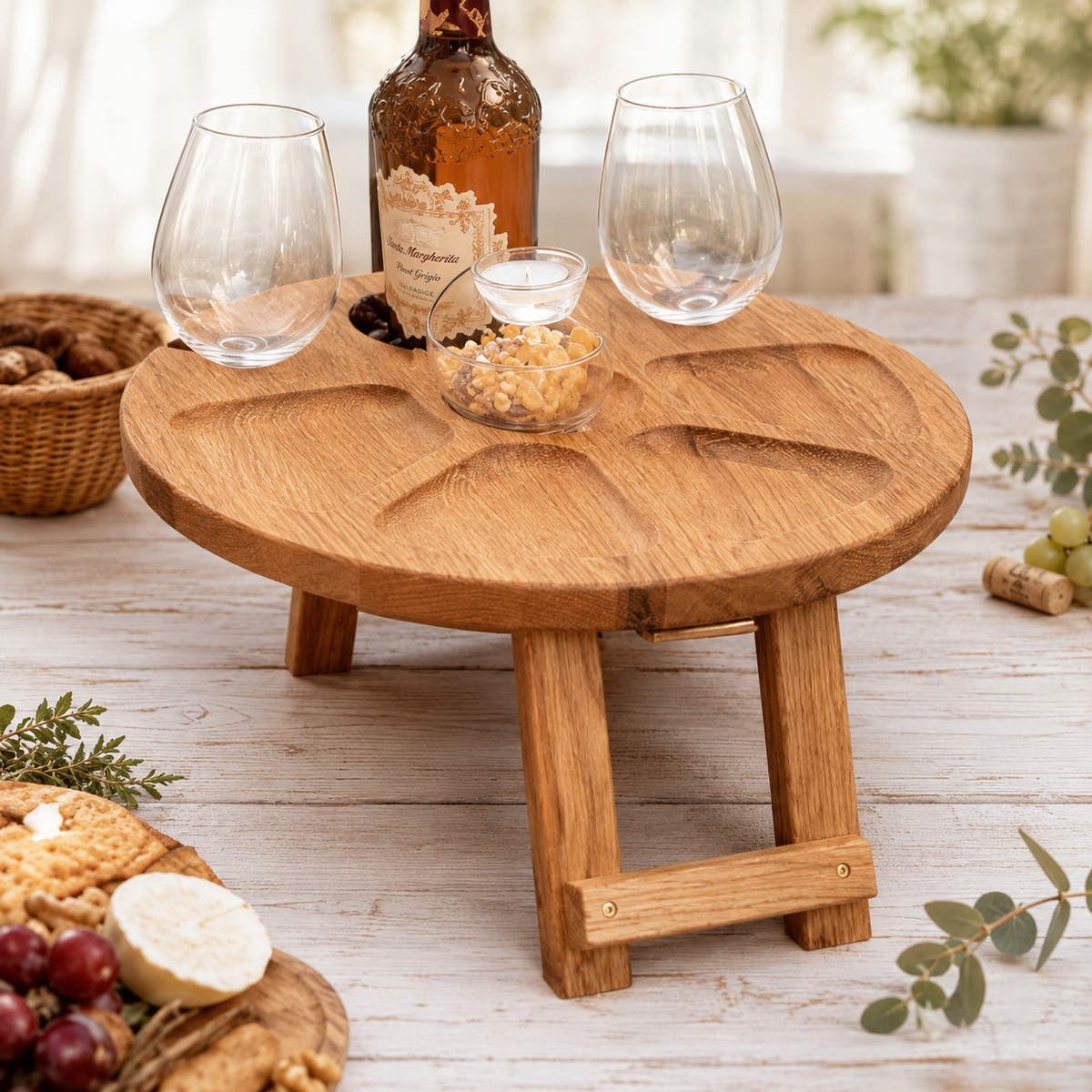Weinbar aus Eiche – klappbarer Picknicktisch mit Flaschenhalter & 2 Glashaltern, Geschenk für Paare