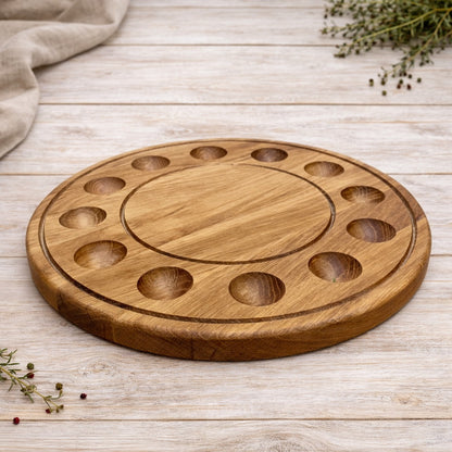 Oster Eierplatte aus Eichenholz – Eierteller für 12 Eier mit zentraler Kuchenmulde (Ø 30 cm)