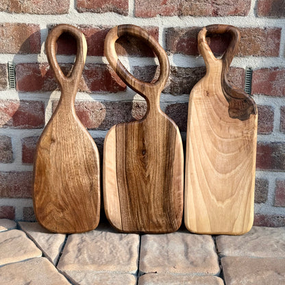 Schneidebrett aus Walnussholz handgemacht, Design Servierbrett, Unikat mit Griff, Holzbrett, Küchenbrett,  Brotzeitbrett, Geschenk aus Holz.