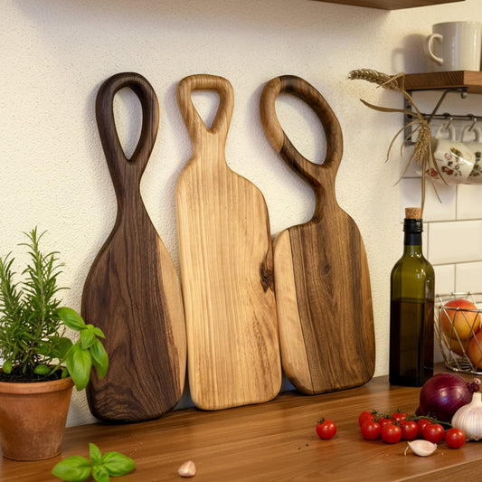 Schneidebrett aus Walnussholz handgemacht, Design Servierbrett, Unikat mit Griff, Holzbrett, Küchenbrett,  Brotzeitbrett, Geschenk aus Holz.