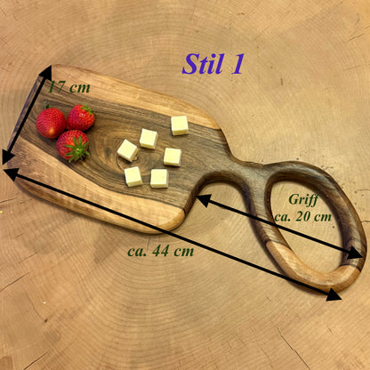 Schneidebrett aus Walnussholz handgemacht, Design Servierbrett, Unikat mit Griff, Holzbrett, Küchenbrett,  Brotzeitbrett, Geschenk aus Holz.