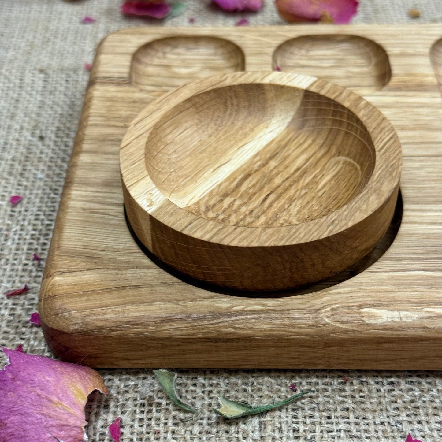 Sushi-Brett aus Eichenholz – Elegantes Servierbrett mit Schälchen & Stäbchen