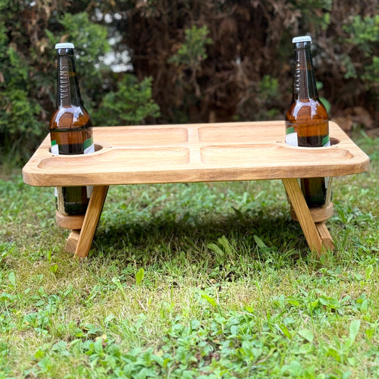 Klappbarer Biertisch, Campingtisch aus Eichenholz – mit Flaschenhaltern, Snackfächern – Frühstückstisch, Serviertablett, Geschenk für Männer.