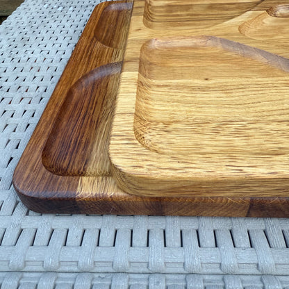 Vesperplatte aus Eiche mit 5 Fächern – 30x30 cm Servierbrett, Frühstücksteller, Antipasti-Teller, Brotzeitbrett, Schneidebrett, Geschenkidee.