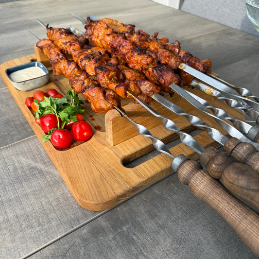 Schaschlikbrett aus Eichenholz – Mit Soßenschale & Zwiebelbrett, perfektes Grill-Geschenk