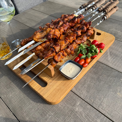 Schaschlikbrett aus Eichenholz – Mit Soßenschale & Zwiebelbrett, perfektes Grill-Geschenk