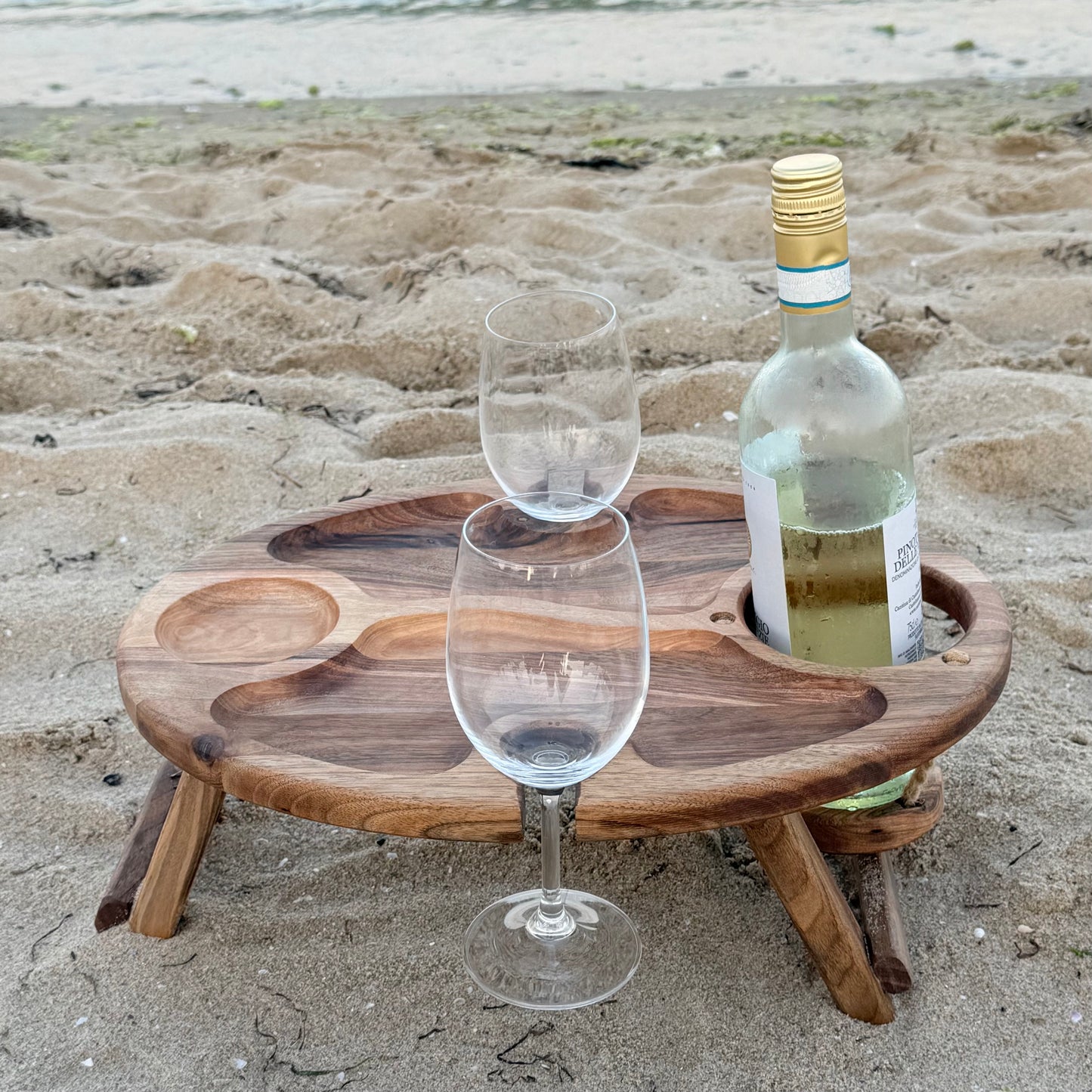 Klappbarer Weintisch aus Nussbaum – Handgefertigtes Serviertablett für Picknick & Zuhause