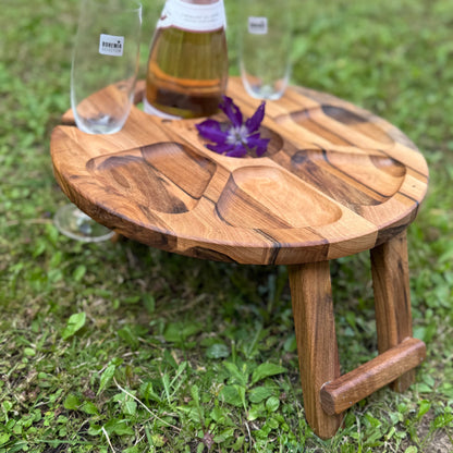Klappbarer Weintisch aus Nussbaum – Handgefertigtes Serviertablett für Picknick & Zuhause