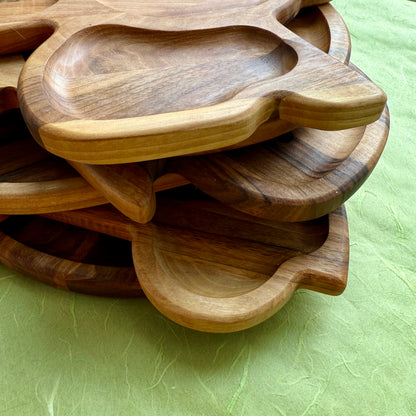 Kinderteller aus Walnussholz – Tierform, Holzteller mit Trennwand, Montessori Geschirr Kinder, Frühstücksteller Kinder, handmade wooden plate