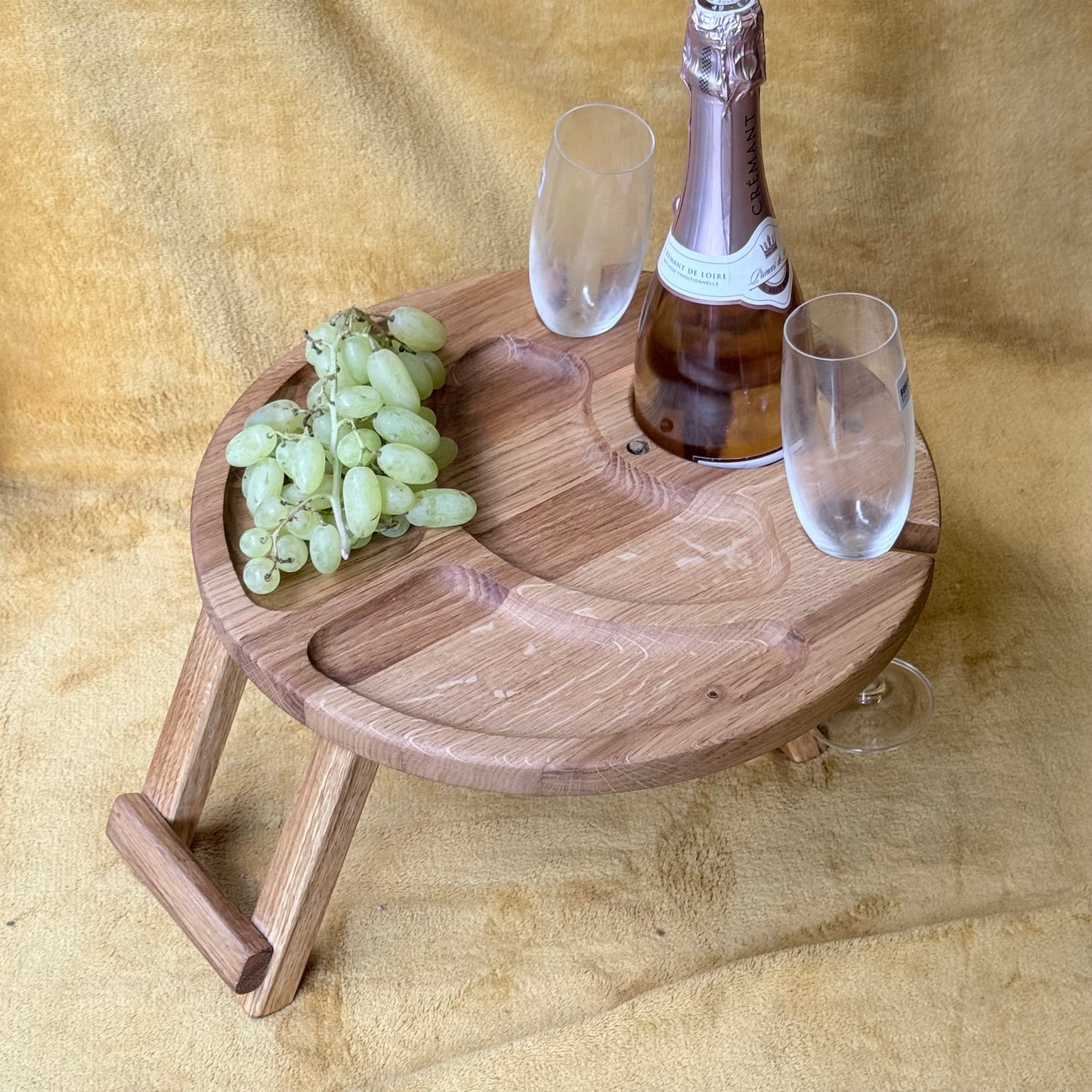 Personalisierter Klappbarer Weintisch aus Eichenholz – Perfekt für Picknick, Camping & besondere Anlässe