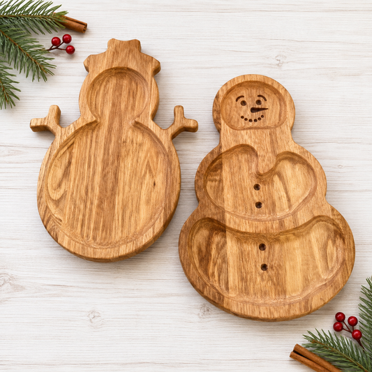 Holzteller Schneemann-Servierbrett aus Eichenholz mit praktischen Fächern. Ideal für Plätzchen, Nüsse, Pralinen, Käse und Weihnachtssnacks.