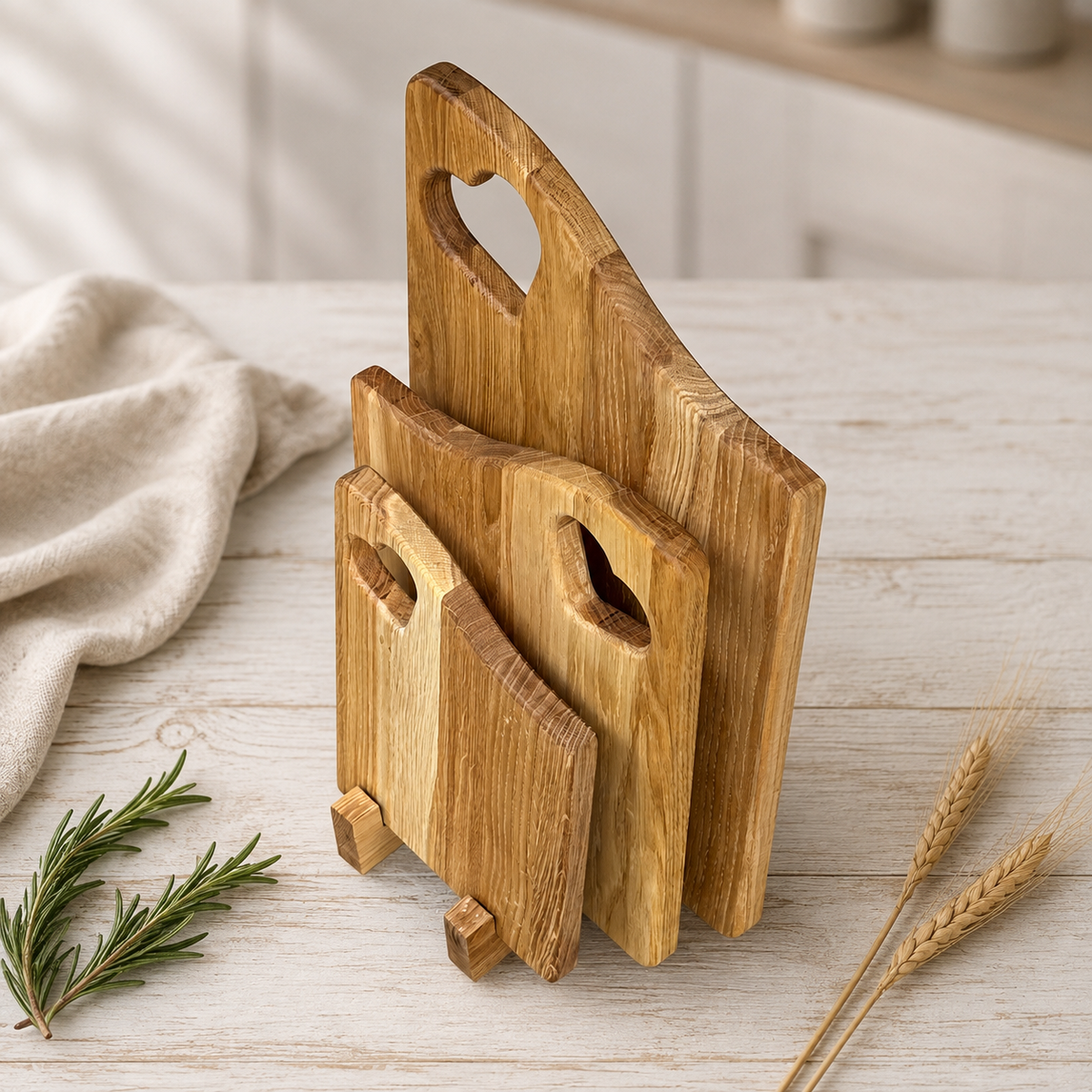 Schneidebrett-Set aus Eiche mit Halter – 3 massive Holzbretter mit Herzgriff | Servier- & Frühstücksbretter