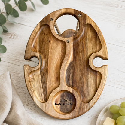 Klappbarer Weintisch aus Walnussholz, rund oder oval, für zwei Gläser, Weinflasche und Snacks.