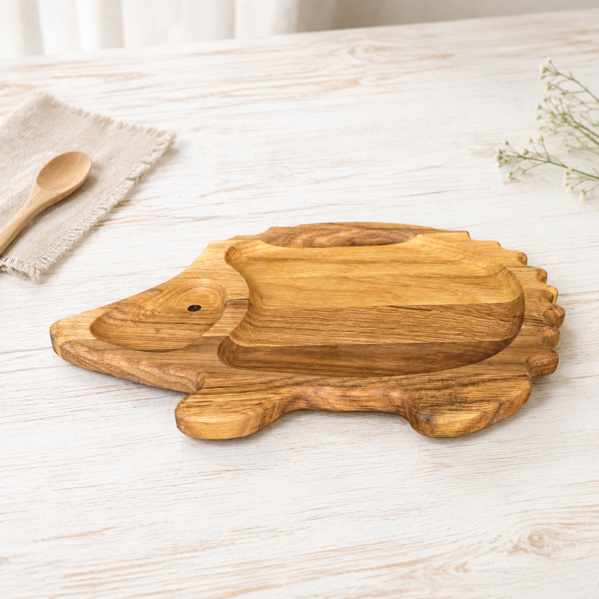 Holz-Kinderteller Igel mit Unterteilung – Snack-Tablett aus Eichenholz