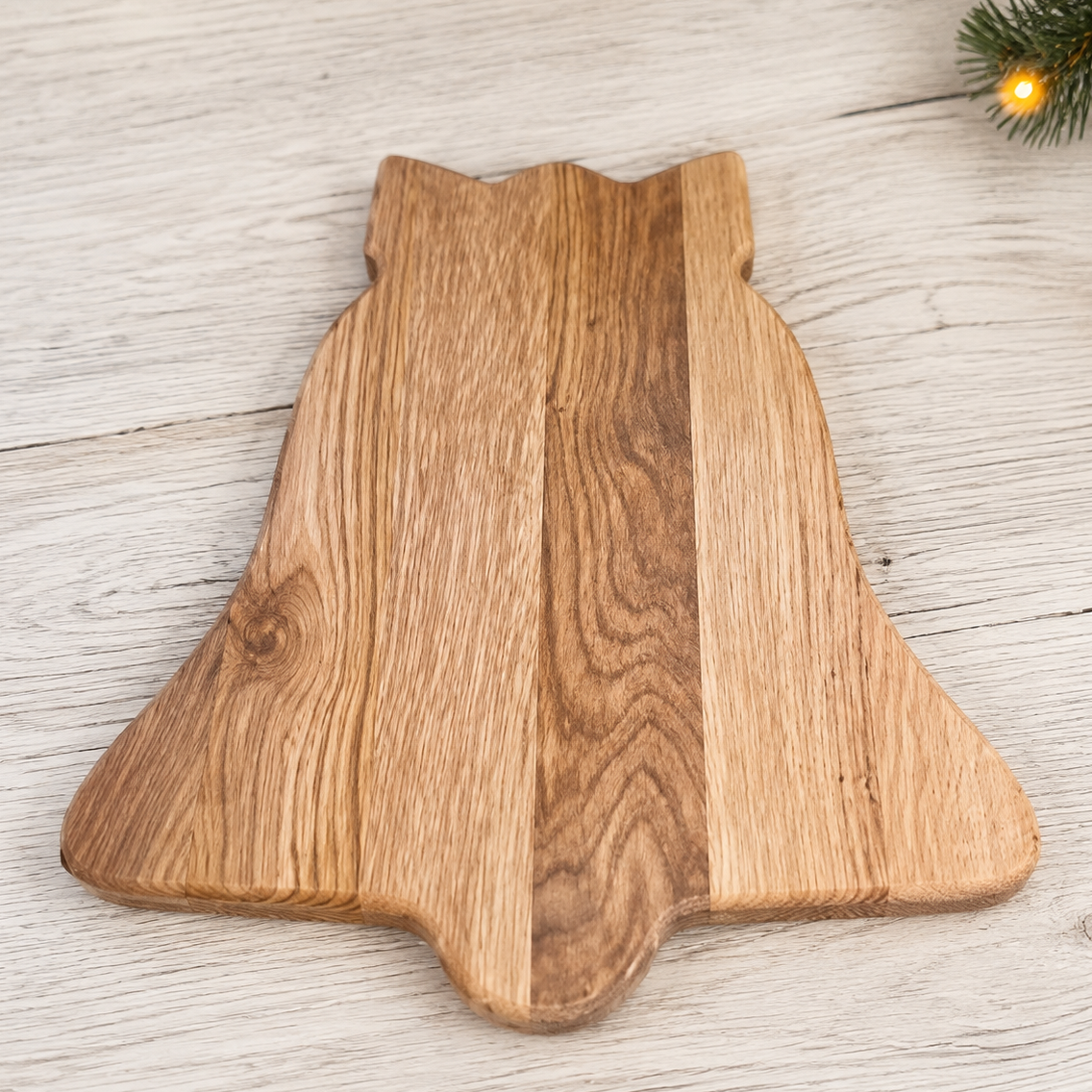 Weihnachtsplatte Glocke aus Eichenholz – Servierbrett & Adventsdeko für Plätzchen, Kerzen und Zapfen