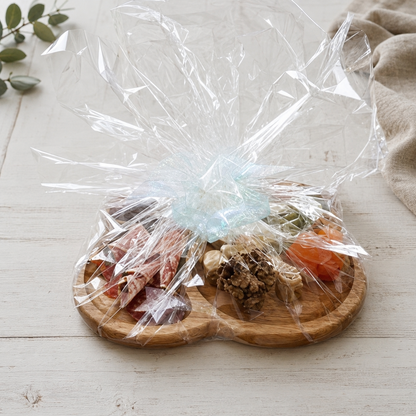 Holzteller, Servierplatte aus Eiche oder Kirschbaum mit getrennten Fächern für Nüsse, Obst, Käse, Datteln und Snacks.
